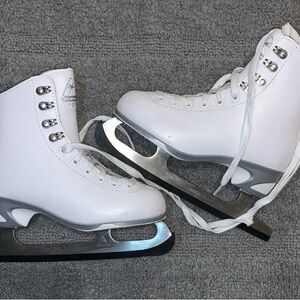 White Figure Ice Skates - Classic Lace-Up